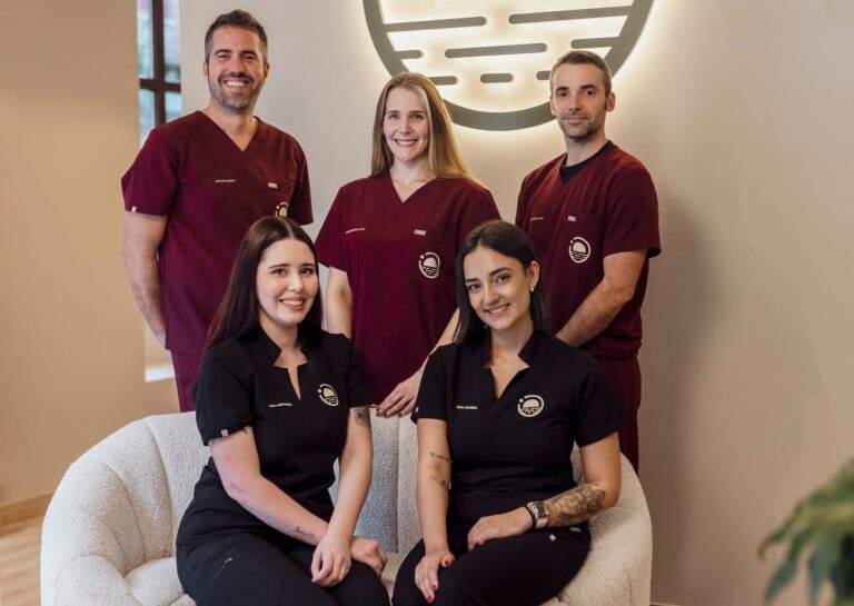 Expertos en restauraciones con coronas dentales de zirconio en Gijón